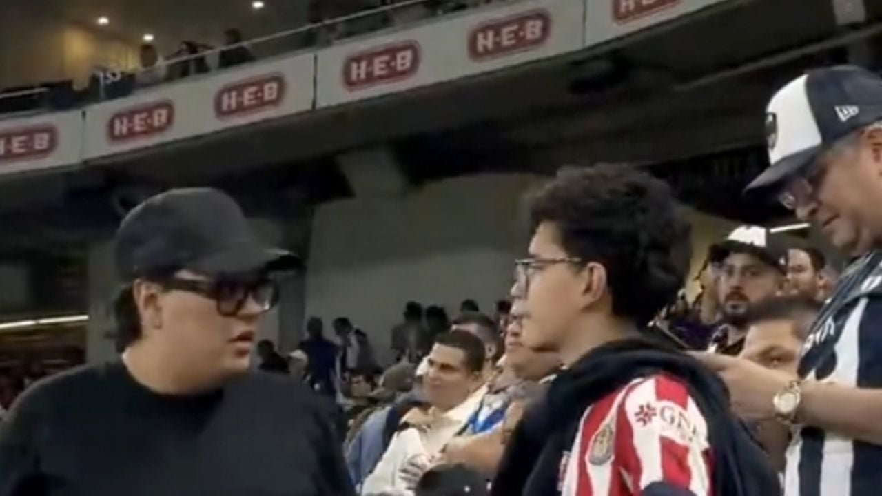 Aficionado agrede reportero Rayados Chivas