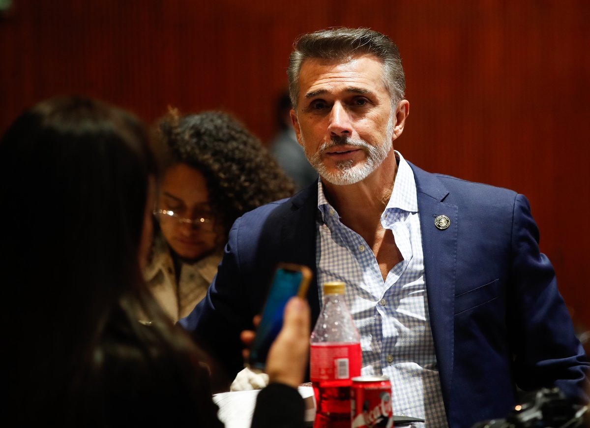 Sergio Mayer renuncia Morena
