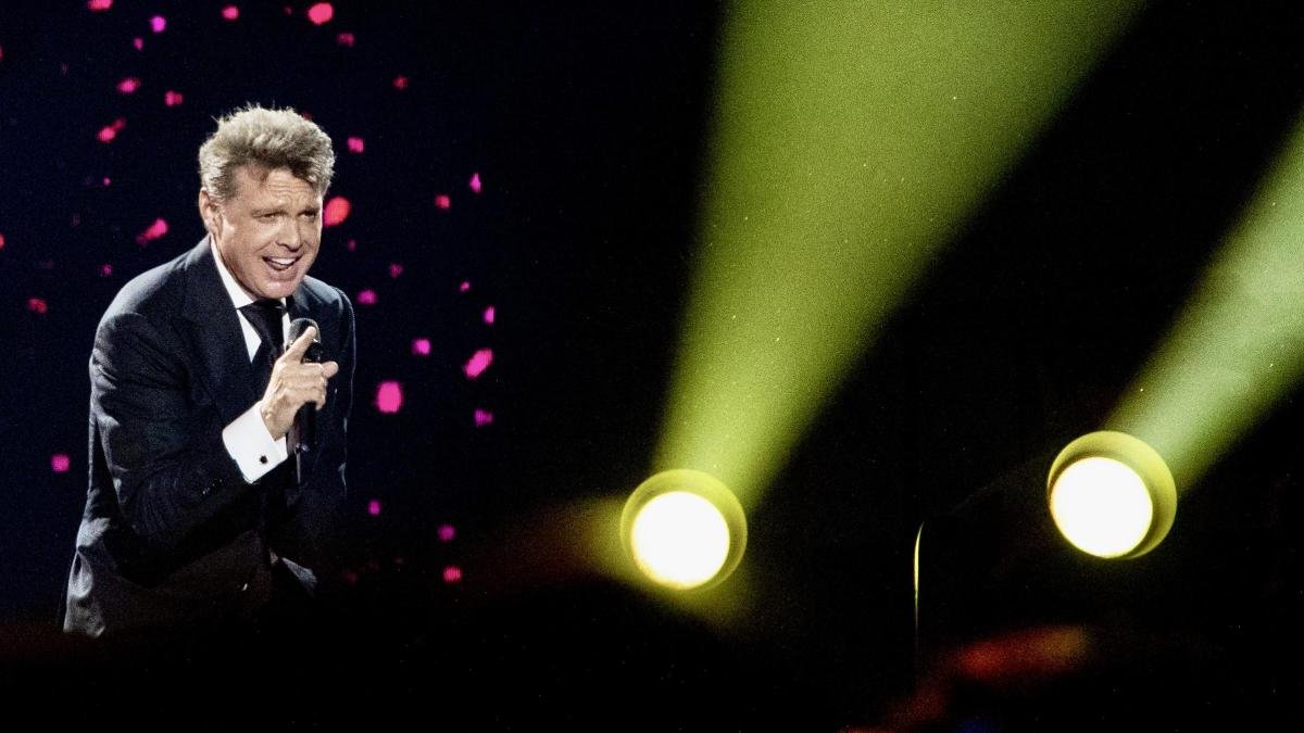 Luis Miguel es dado de alta en Nueva York y regresa a México tras delicada cirugía cardíaca