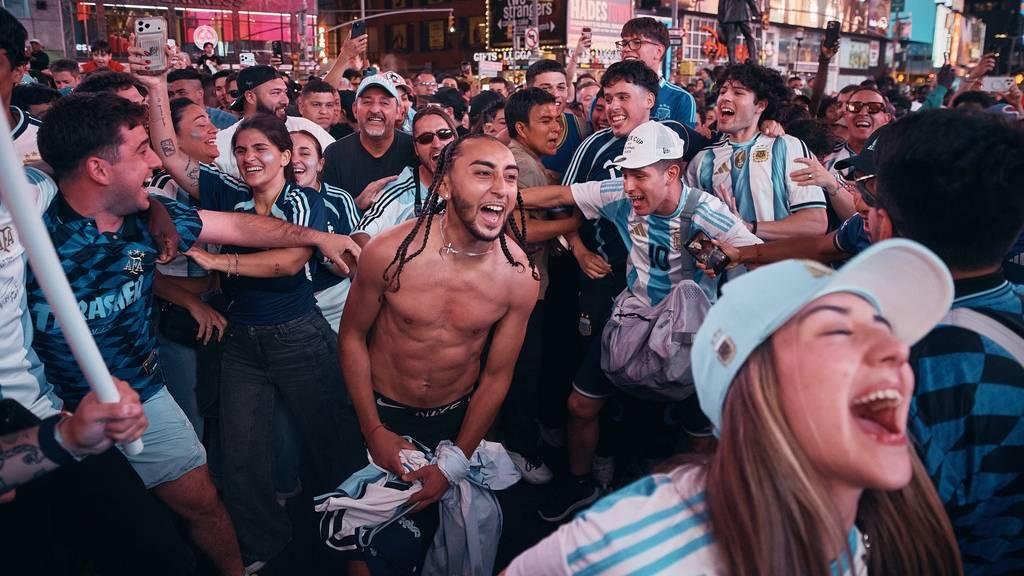 Pelea aficionados Argentina Argelia Mundial