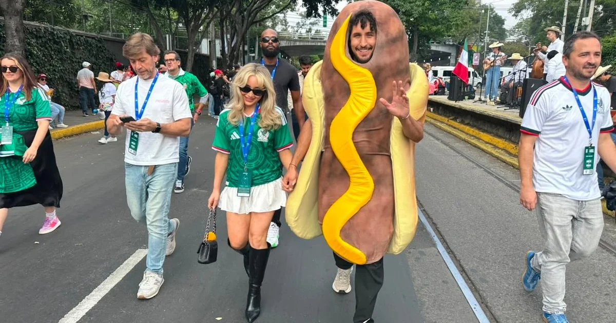 Sabrina Carpenter sorprende con la playera del ‘Tri’ rumbo al Estadio Azteca