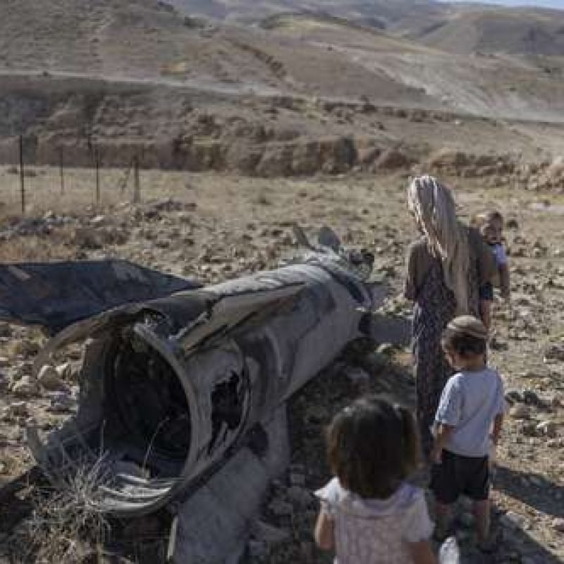 Estados Unidos e Irán intercambian ataques, avivando la tensión en Medio Oriente