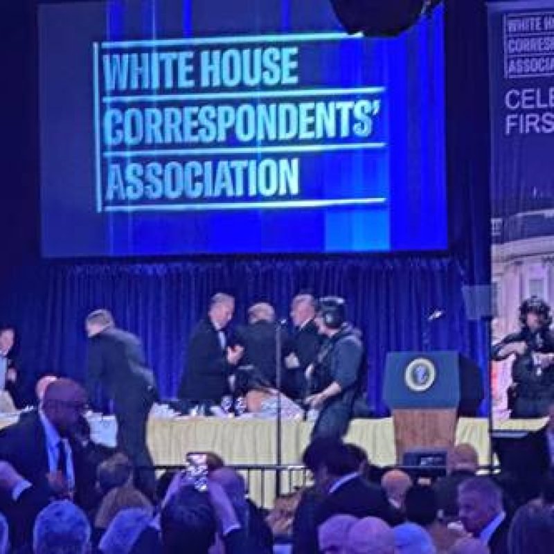 Trump ataque cena corresponsales