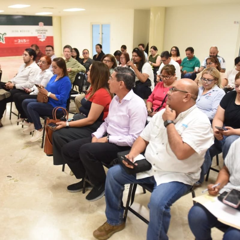 Capacitan a servidores públicos y ciudadanía en general en temas de inteligencia artificial