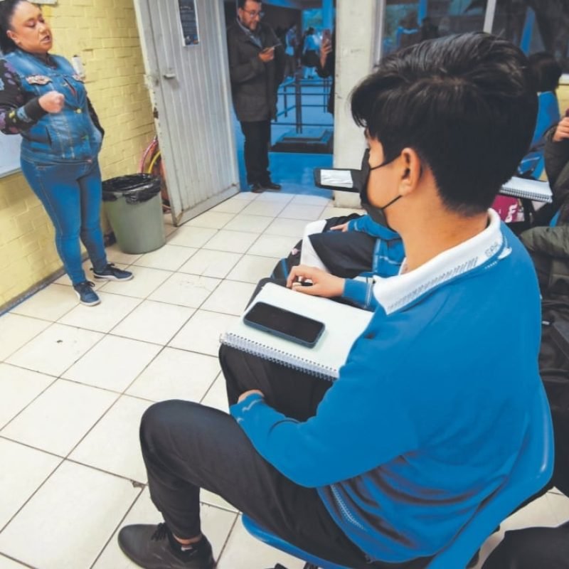 Regulación celular escuelas México