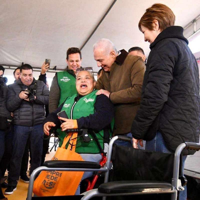 Román Alberto Cepeda González entrega nueva plaza pública en Villas Zaragoza