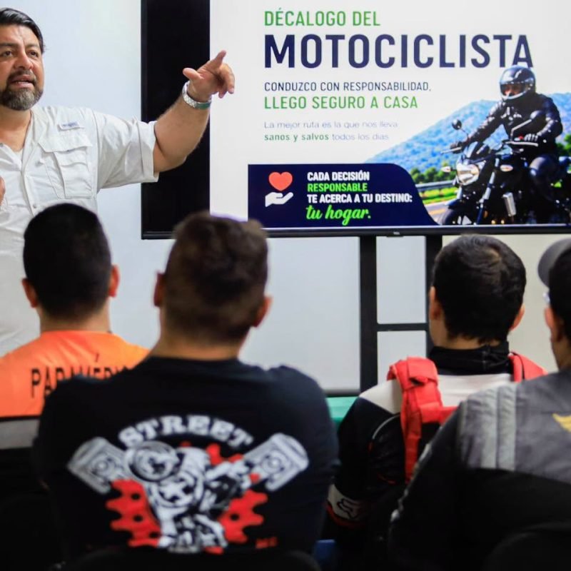 Socializan decálogo del motociclista para promover una conducción segura en Torreón