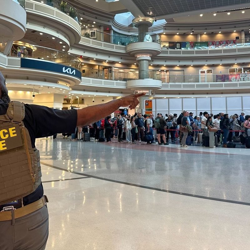 Despliegue de agentes del ICE en aeropuertos