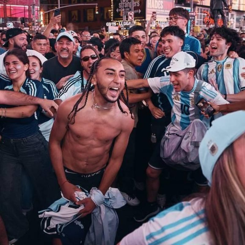 Pelea aficionados Argentina Argelia Mundial