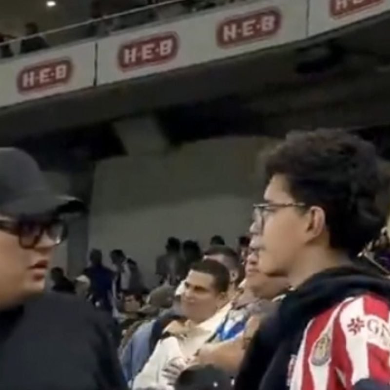 Aficionado agrede reportero Rayados Chivas