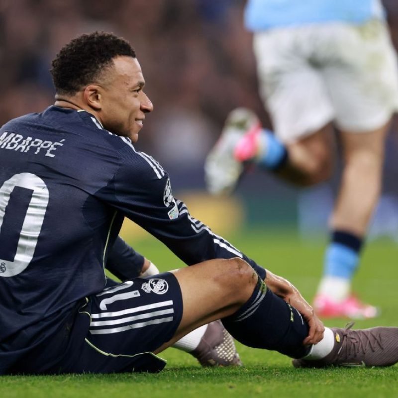 Kylian Mbappé lesión rodilla