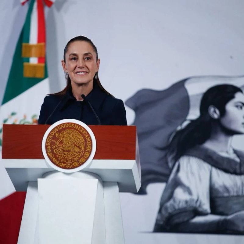 Sheinbaum derecha poder México