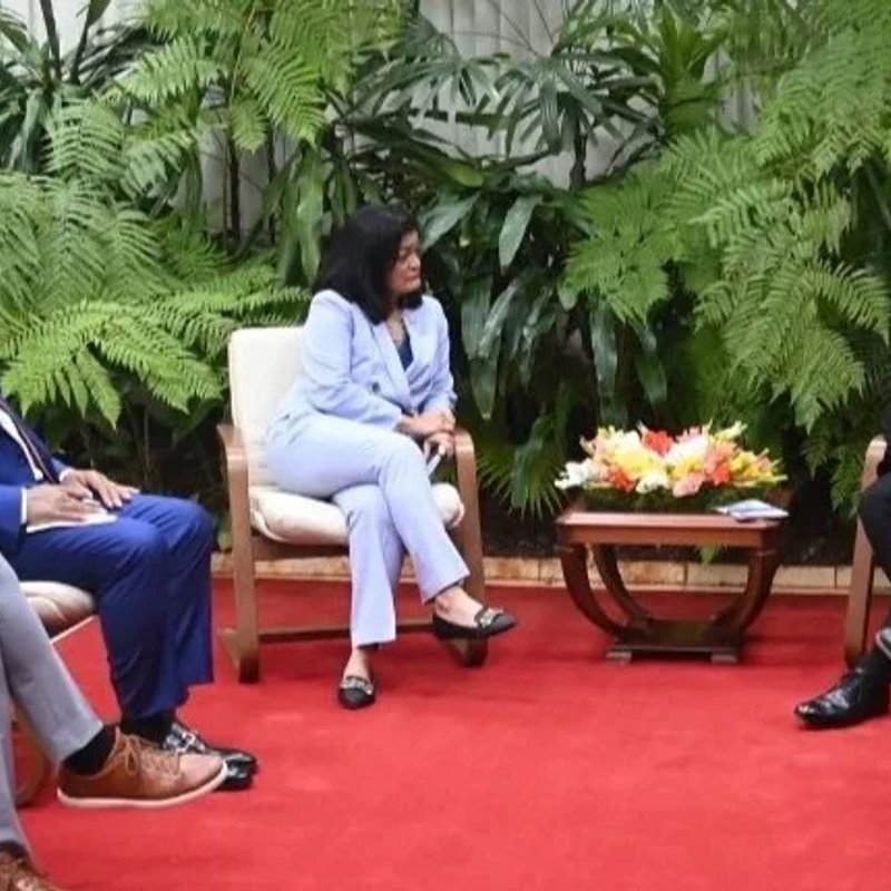 06/04/2026 El presidente cubano, Miguel Díaz-Canel, y los miembros de la Cámara de Representantes estadounidense Pramila Jayapal y Jonathan Jackson.El presidente cubano, Miguel Díaz-Canel, ha recibido en La Habana a los miembros de la Cámara de Representantes estadounidense por el Partido Demócrata Pramila Jayapal y Jonathan Jackson y tras el encuentro ha reiterado la disposición al diálogo del Gobierno cubano.POLITICA NORTEAMÉRICA LATINOAMÉRICA ESTADOS UNIDOS CUBA
PRESIDENCIA CUBA