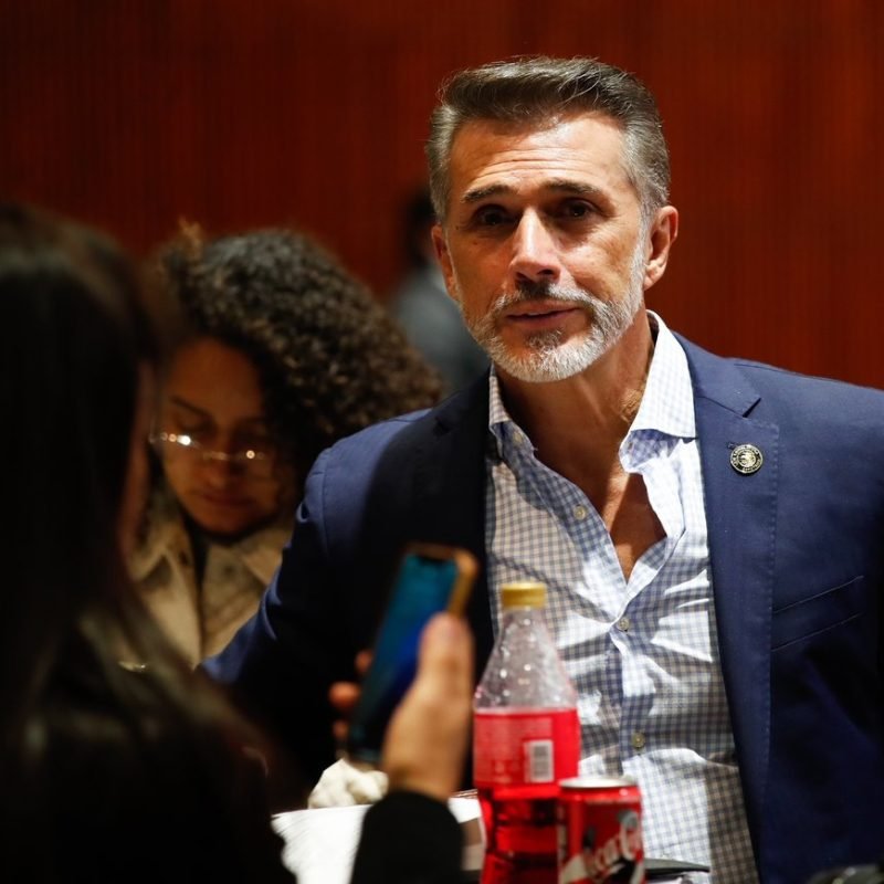 Sergio Mayer renuncia Morena