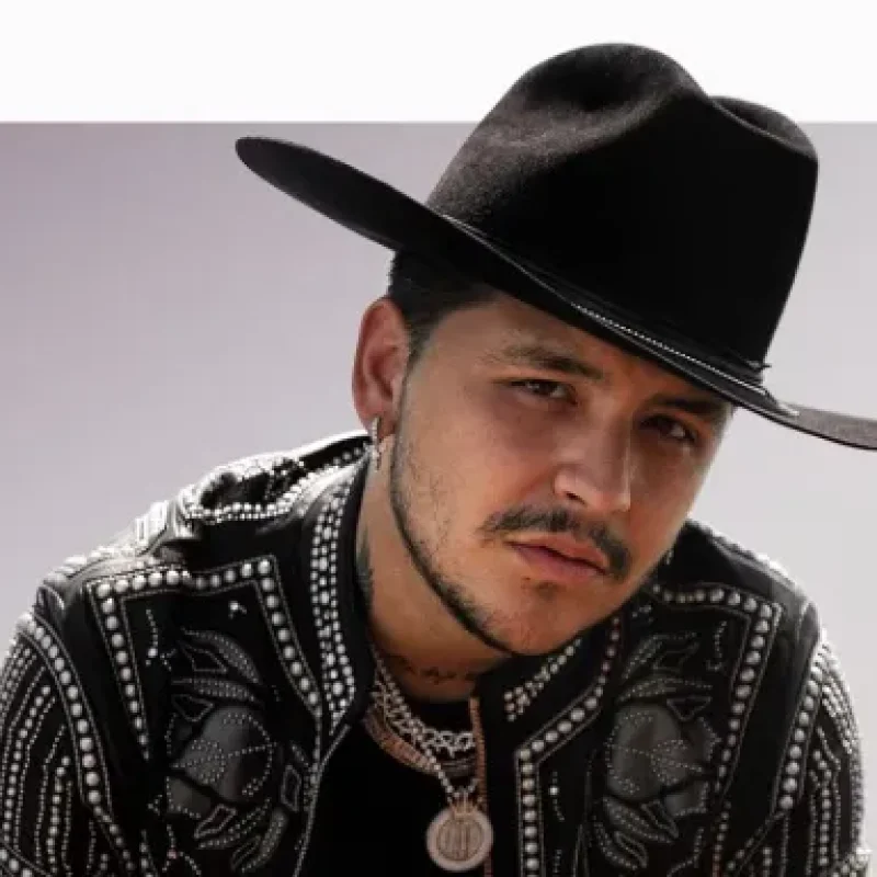 Christian Nodal cláusula
